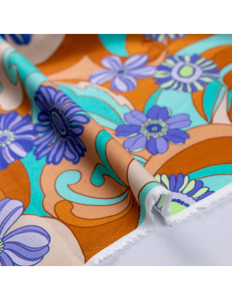 Étoffe 100% viscose – Fleurs violettes fond marron