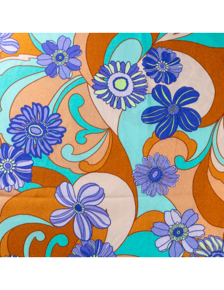Étoffe 100% viscose – Fleurs violettes fond marron