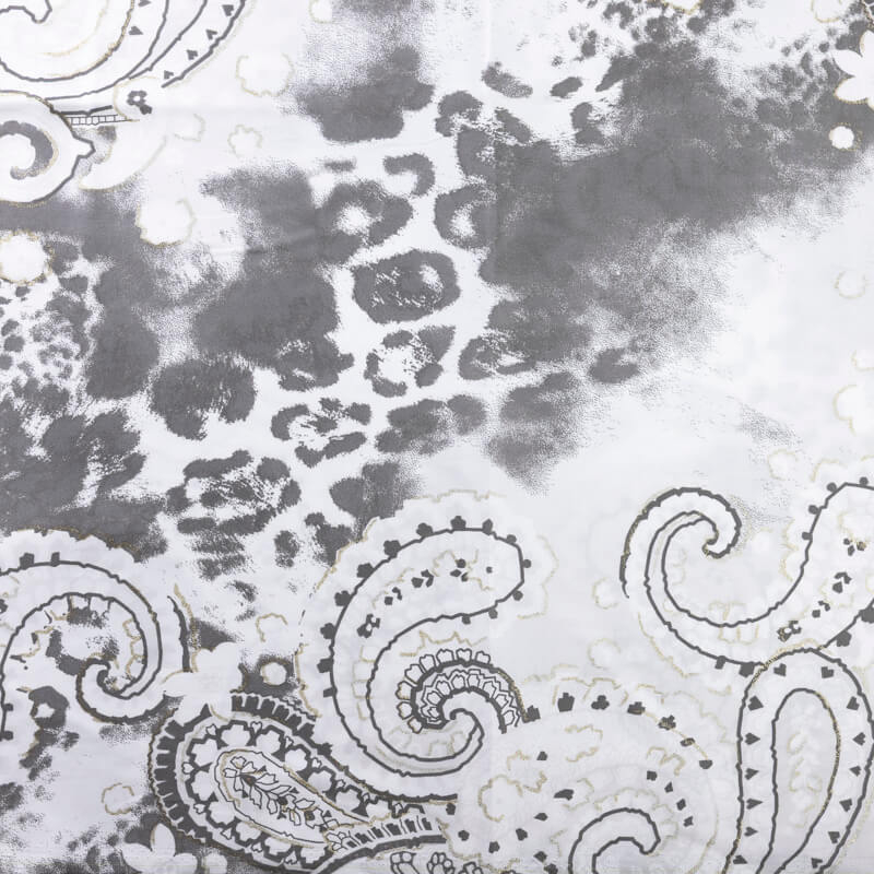 Twill 100% viscose – Cachemire gris et doré fond blanc