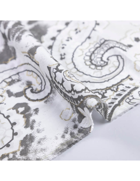 Twill 100% viscose – Cachemire gris et doré fond blanc