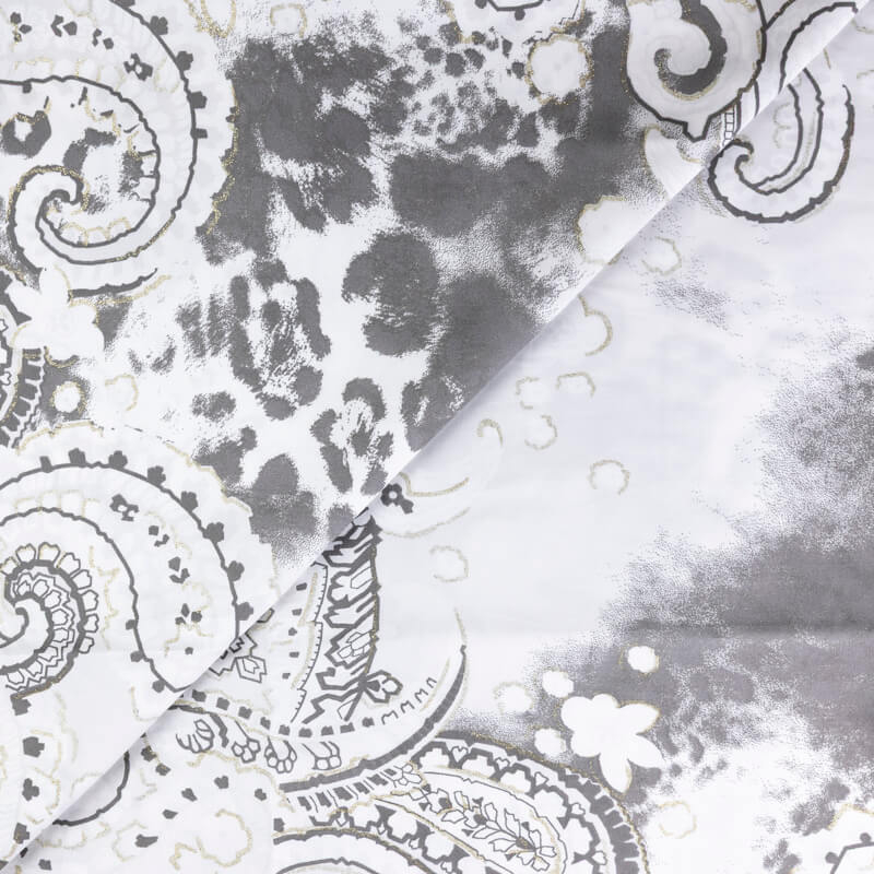 Twill 100% viscose – Cachemire gris et doré fond blanc