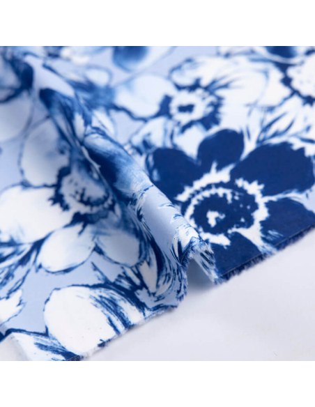 Popeline 100% coton – Fleurs aquarelle bleues
