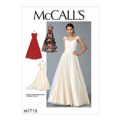 Patron McCall's 7718.E5 - Robes
